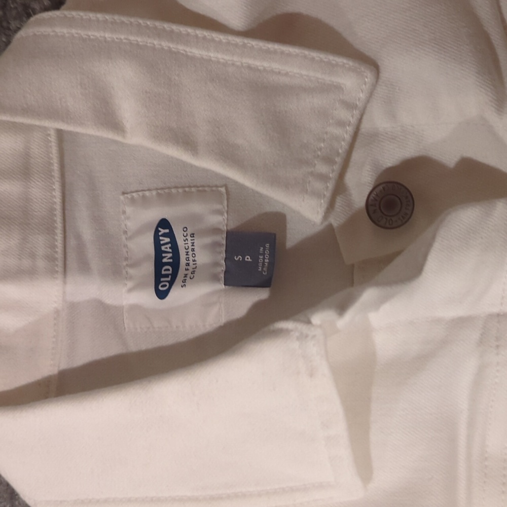 Like new white denim jacket - Picture 2 of 4